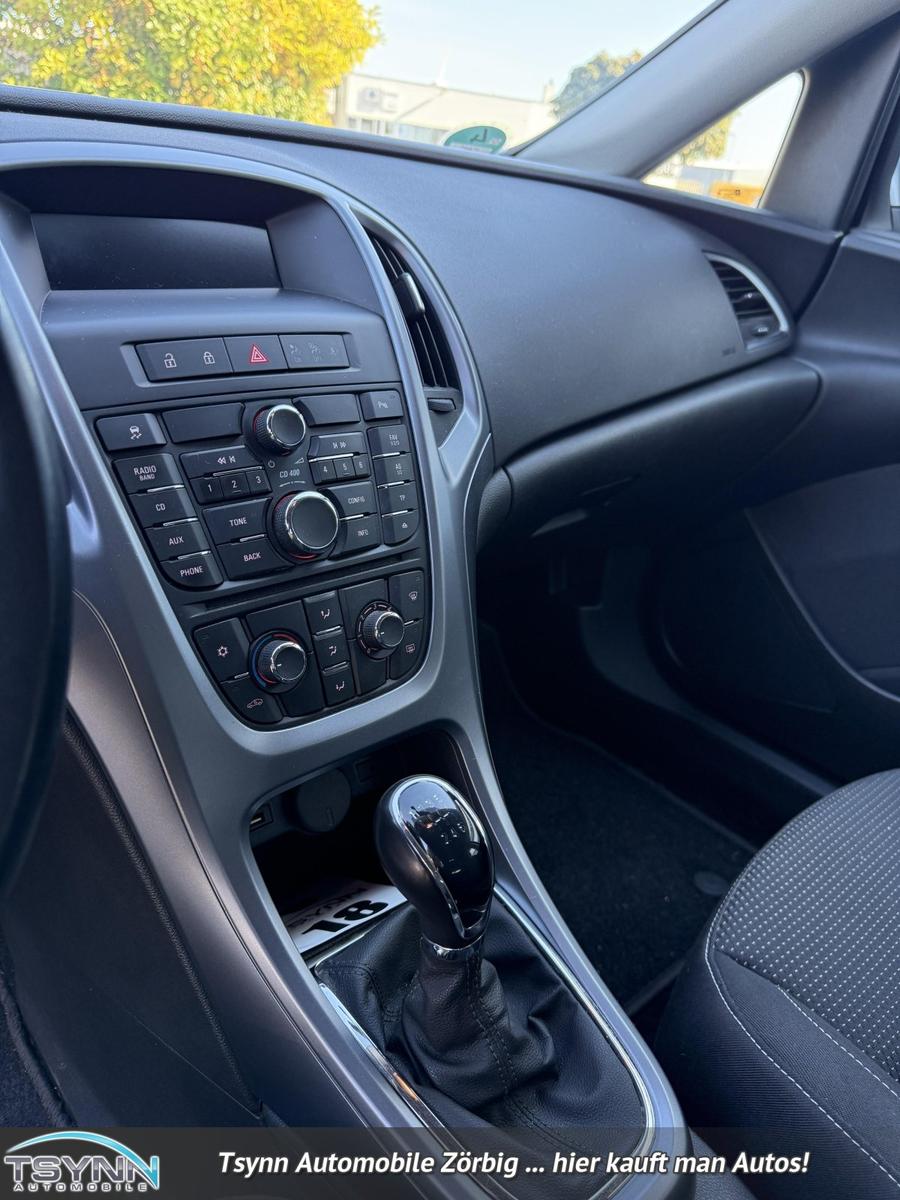 Opel Astra 2013 — photo 10