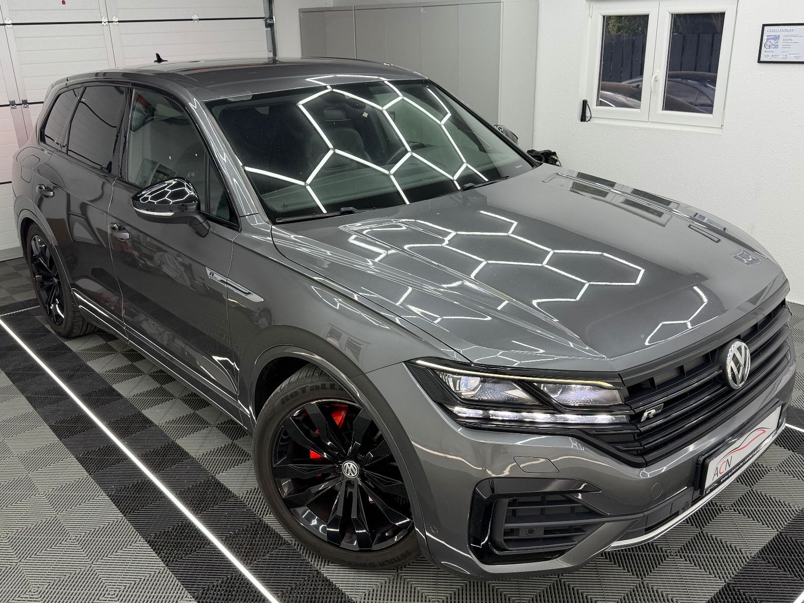 Fahrzeugabbildung Volkswagen Touareg 4Motion R-LINE/DAB+/MATRIX IQ/AHK/21 ZO