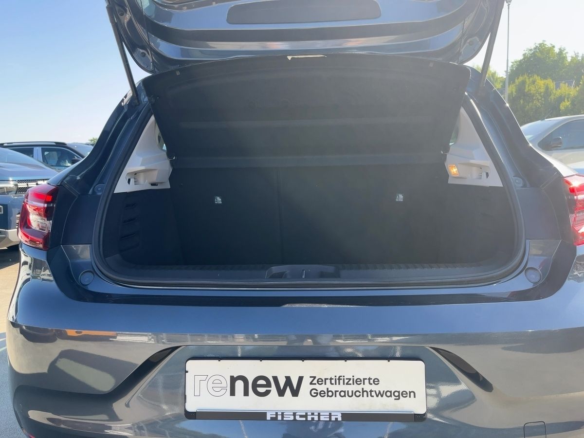 Fahrzeugabbildung Renault Clio ZEN TCe 90 EPH 7"Touch - mit KI generiert/bearbeitet