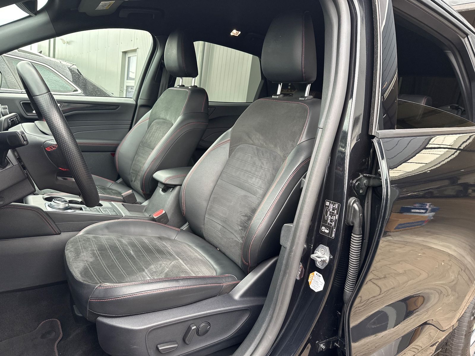 Fahrzeugabbildung Ford Kuga 2.5 Duratec FHEV ST-LINE X NAV+LED+AHK+HUD