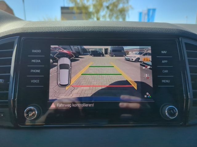 Fahrzeugabbildung SKODA Karoq 1.5 TSI DSG Sportline AHK NAVI LED MATRIX