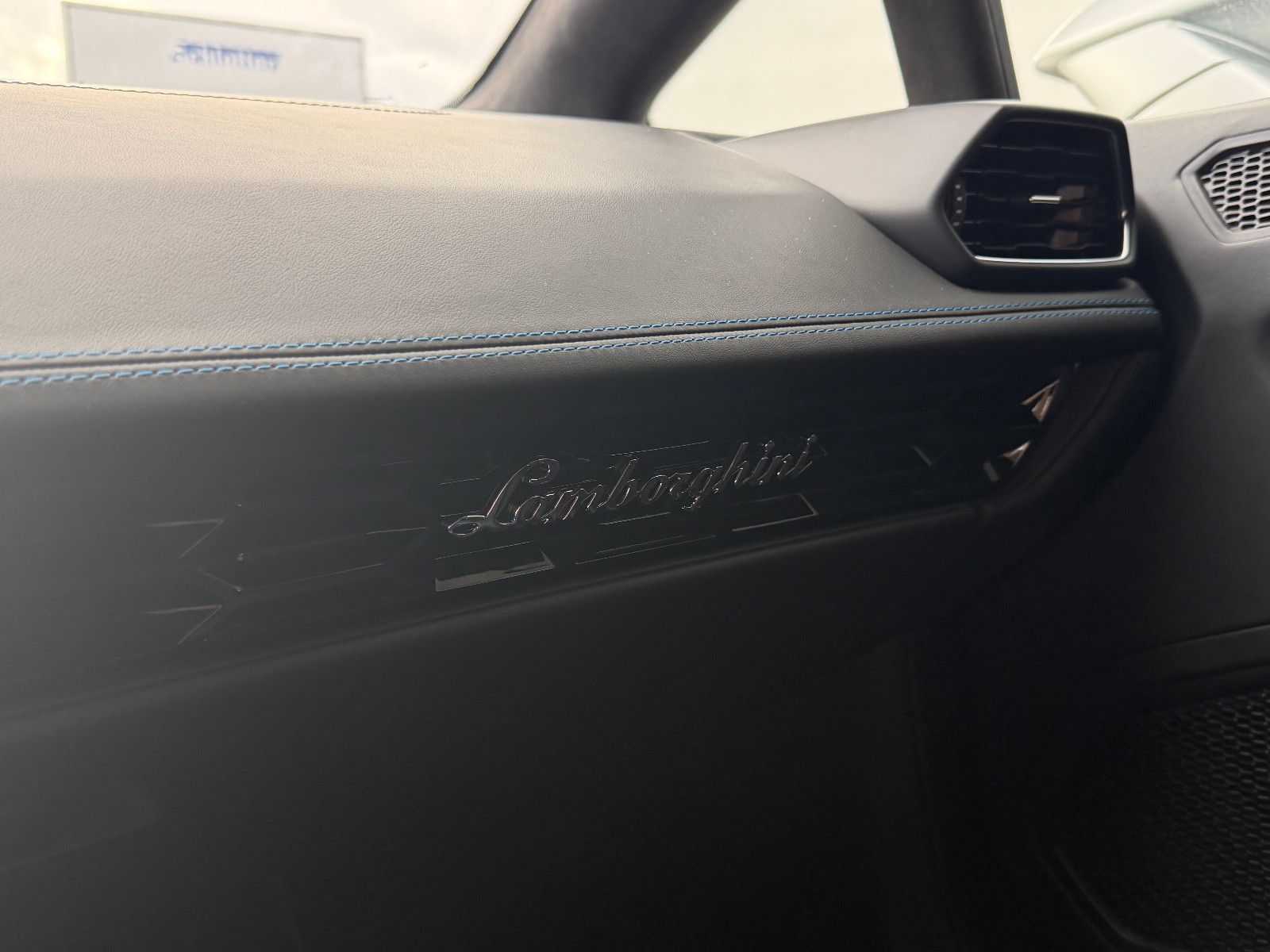 Fahrzeugabbildung Lamborghini Huracán EVO V10 /LIFT/SENSONUM/KAMERA/ACC
