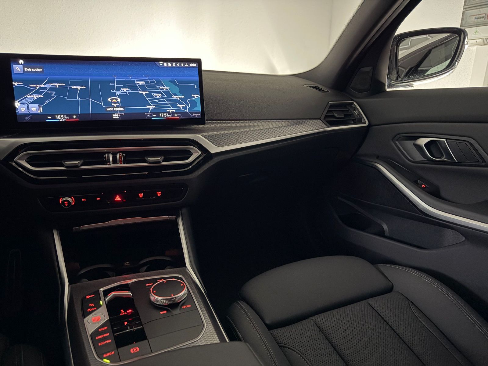Fahrzeugabbildung BMW 330 i M SPORT/LED/DAB/KAMERA/ACC/CURVED DISPLAY