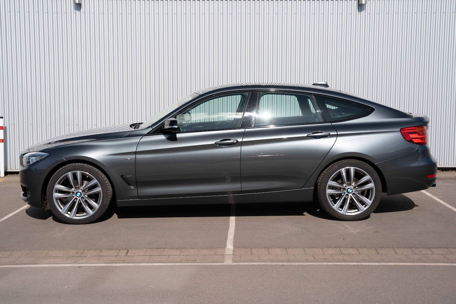 Fahrzeugabbildung BMW 320 D GRAN TURISMO SPORT XENON PANO SHADOW NAVI