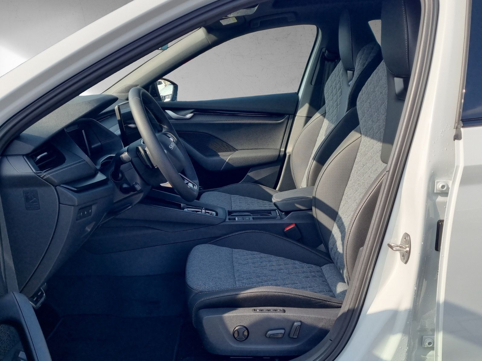 Fahrzeugabbildung SKODA Octavia Combi Sportline AHK PANO STANDHEIZUNG