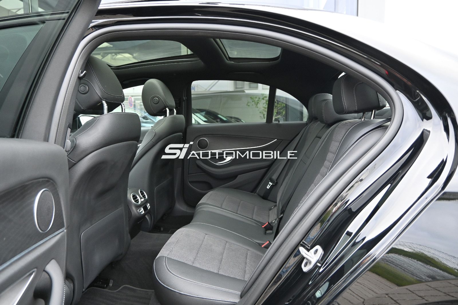 Fahrzeugabbildung Mercedes-Benz E 300 e Lim. °NIGHT°ACC°PANO°MULTIBEAM°8-FACH°