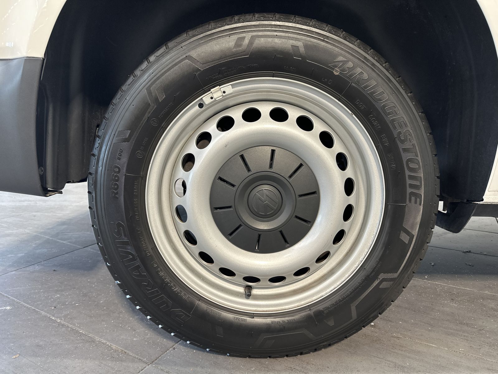 Fahrzeugabbildung Volkswagen T6 Transporter 2.0 TDI Kasten NAV+AHK+SHZ+PP+TEM