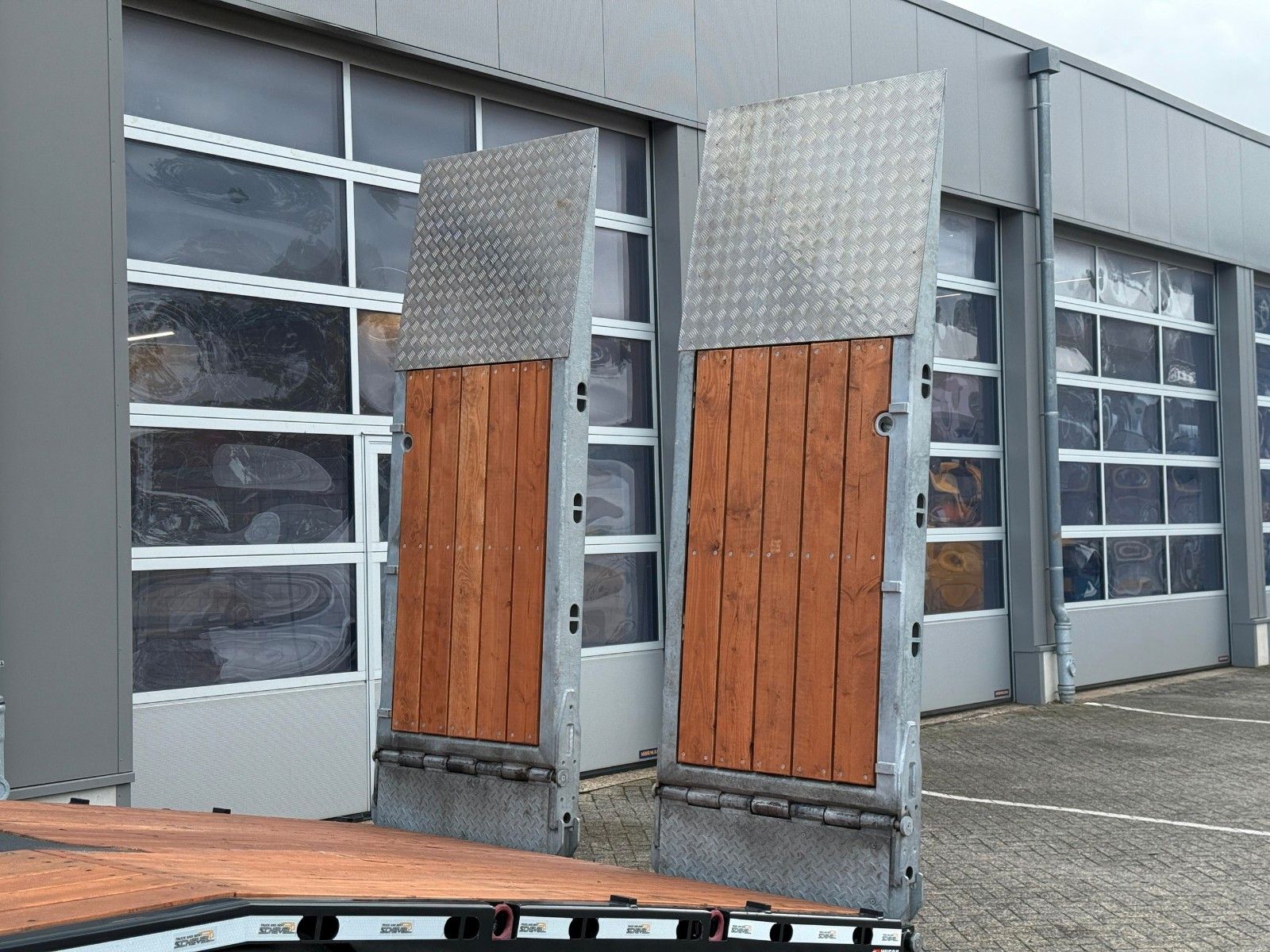 Fahrzeugabbildung MAN TGS 35.520 8x2H Maschinentransporter Funk* Seil*