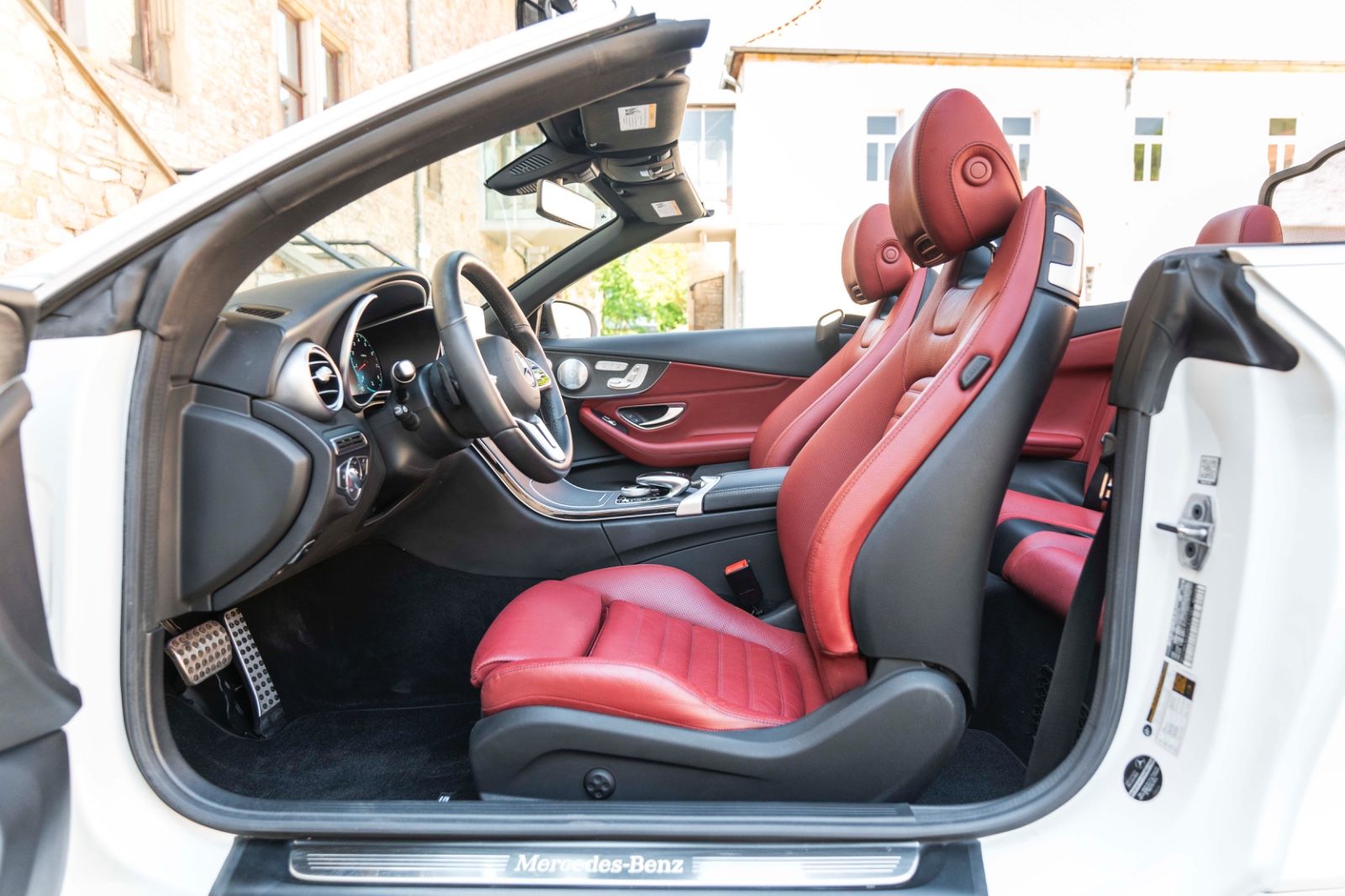 Fahrzeugabbildung Mercedes-Benz C 300 4MATIC AMG BURMESTER 360° LED TOTW SZH