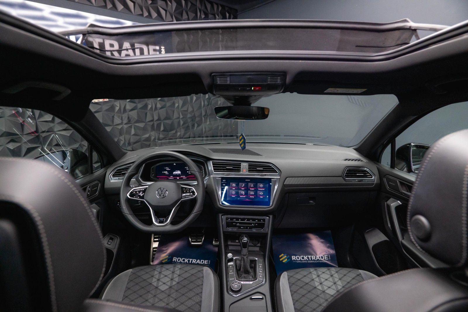 Fahrzeugabbildung Volkswagen Tiguan Allspace R-Line 4Motion HUD | PANO | ACC
