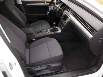 Volkswagen Passat - 9