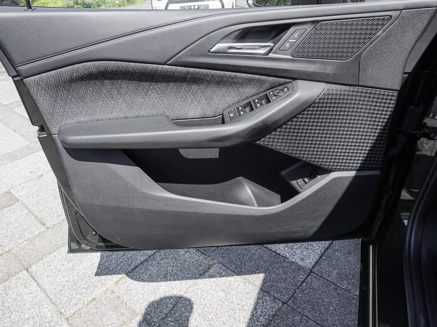 BMW Active 218i ACC RFK LED Sound Syst. PDC V+H DAB Klima, миниатюра 16