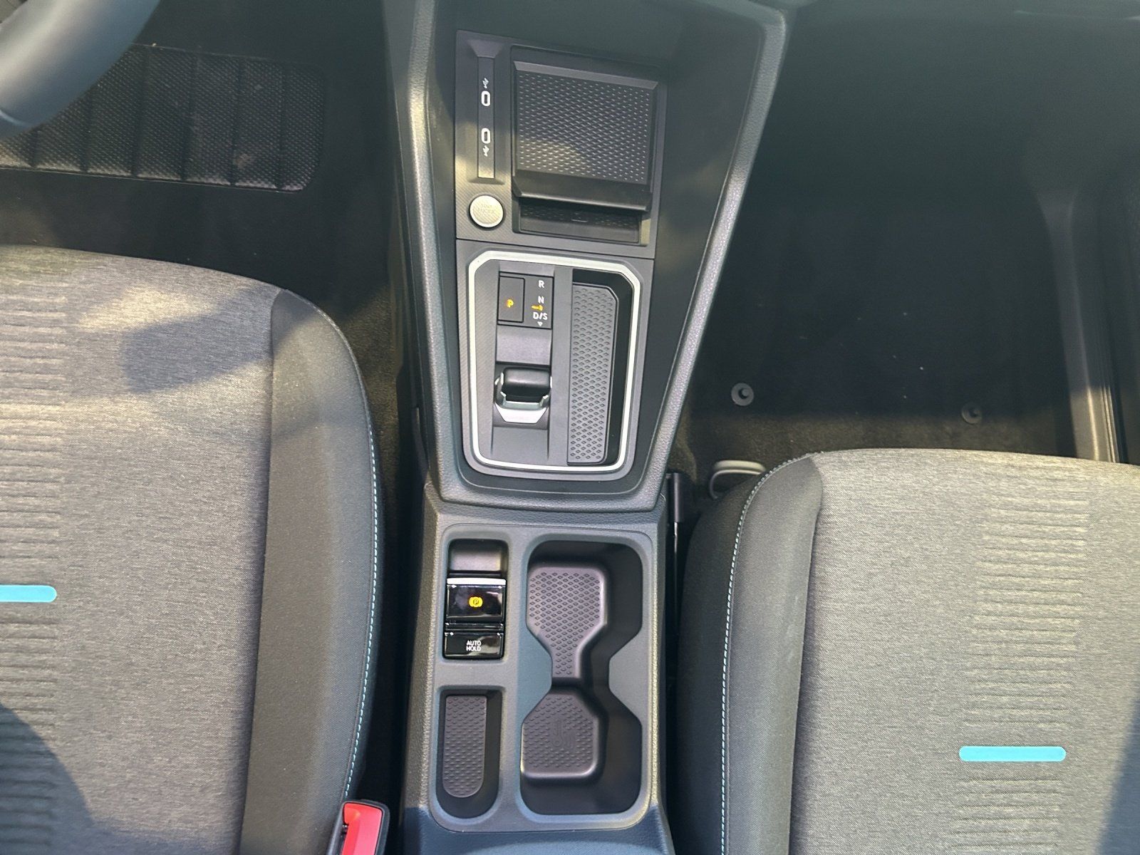 Fahrzeugabbildung Ford Tourneo Connect Active 122PS Kurz 7 Sitze