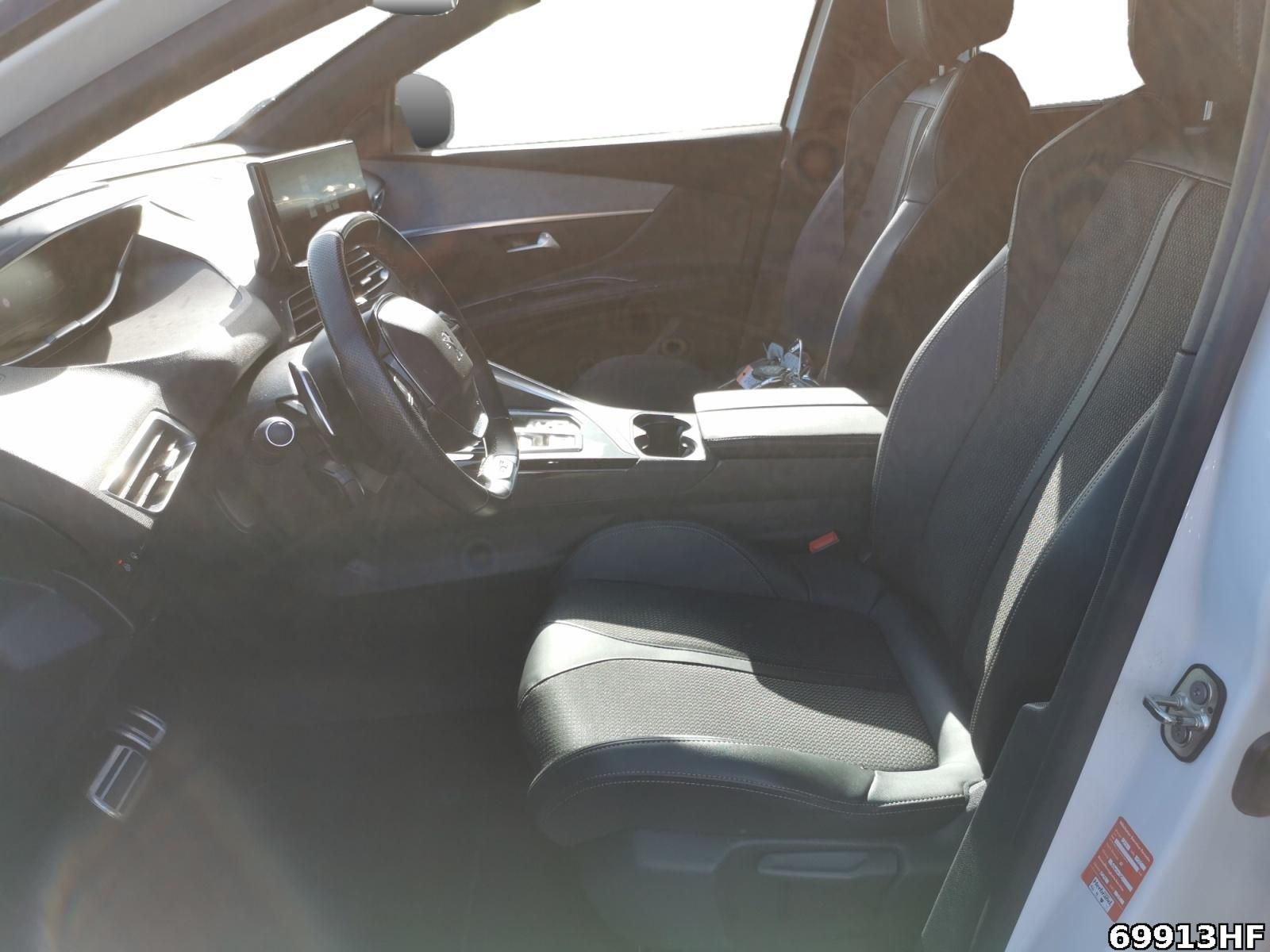 Fahrzeugabbildung Peugeot 5008 1.5 BlueHDi 130 GT **ISOFIX**CAR-PLAY**