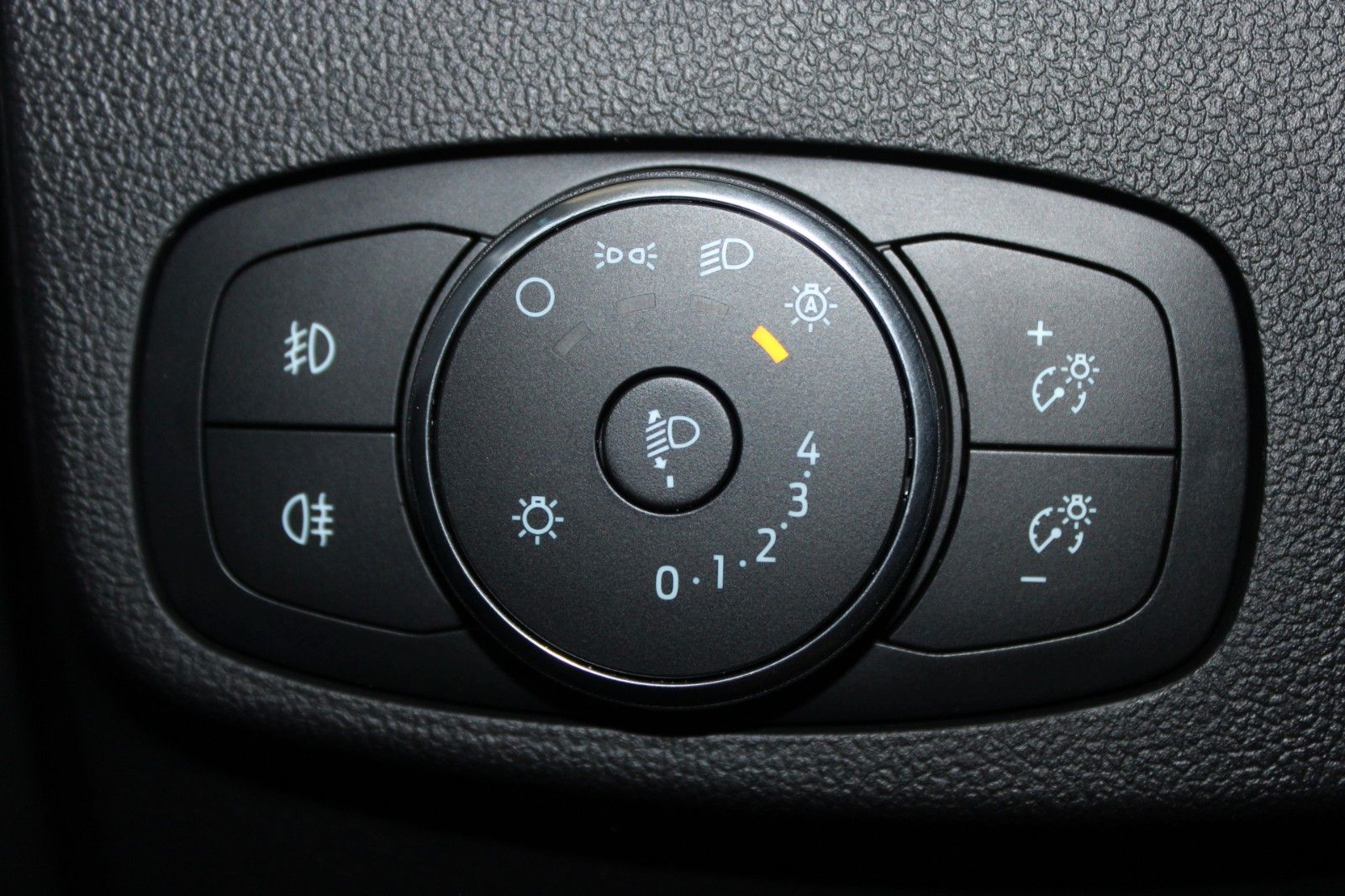 Fahrzeugabbildung Ford Focus Active X Turnier Automatik LED NAVI CAM
