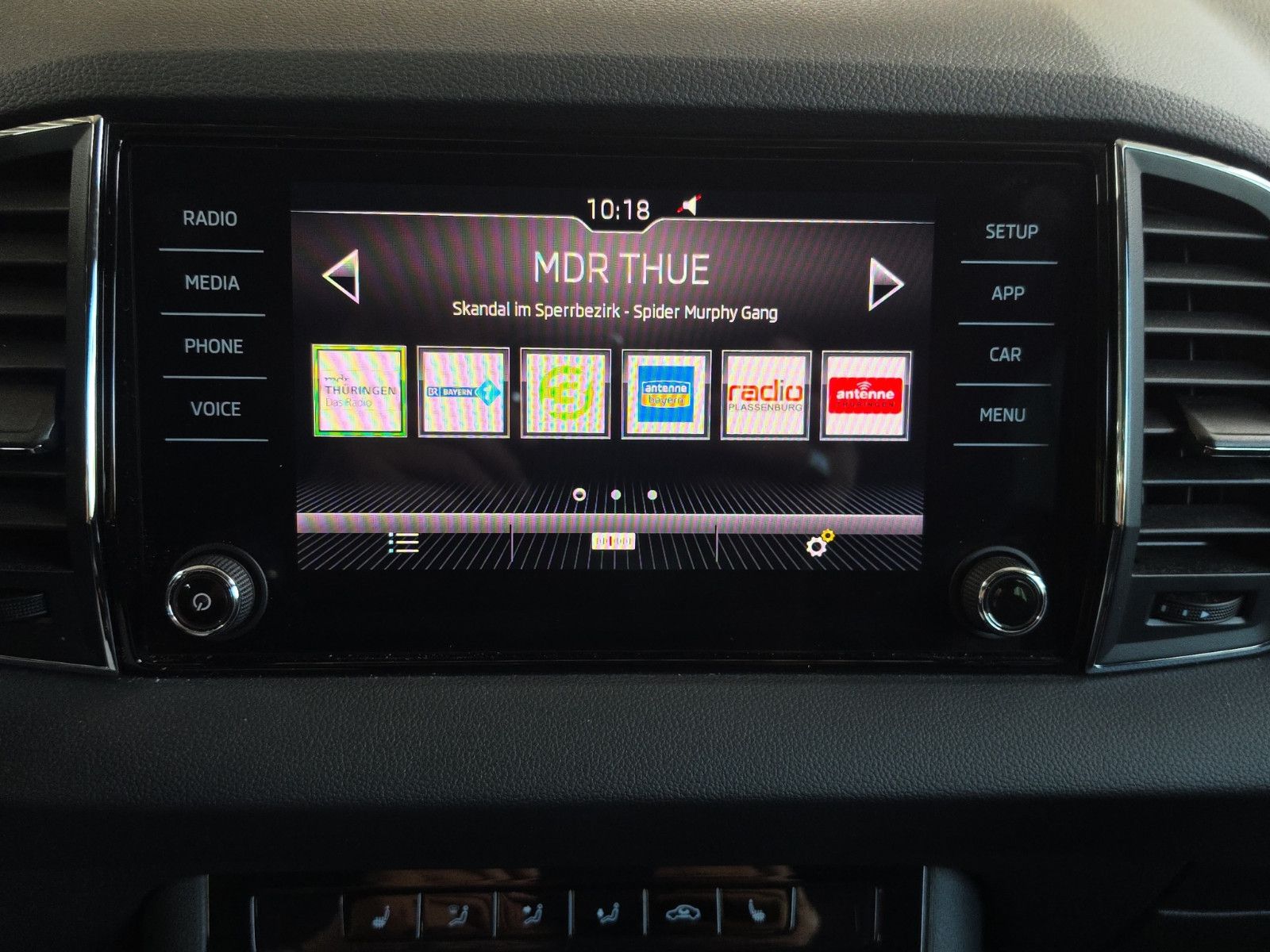 Fahrzeugabbildung SKODA Karoq Ambition Apple CarPlay