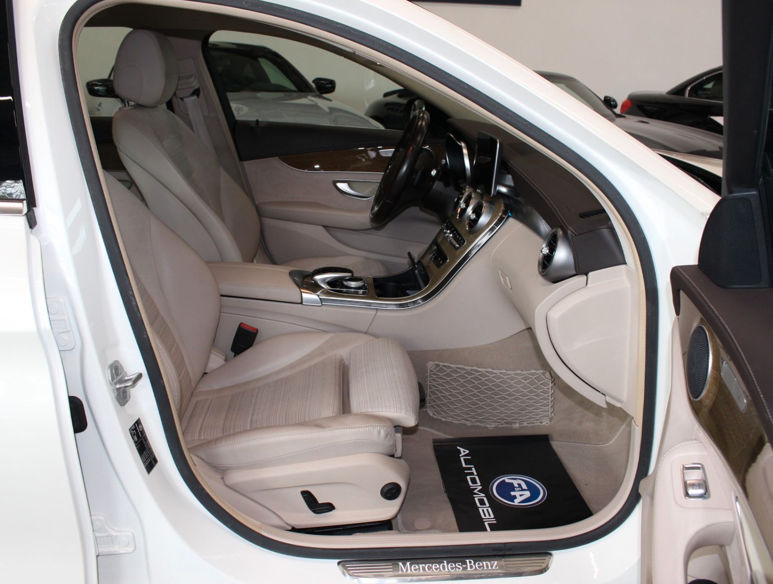Fahrzeugabbildung Mercedes-Benz C 250 BlueTEC T EXCLUSIVE*AHK*HUD-UP