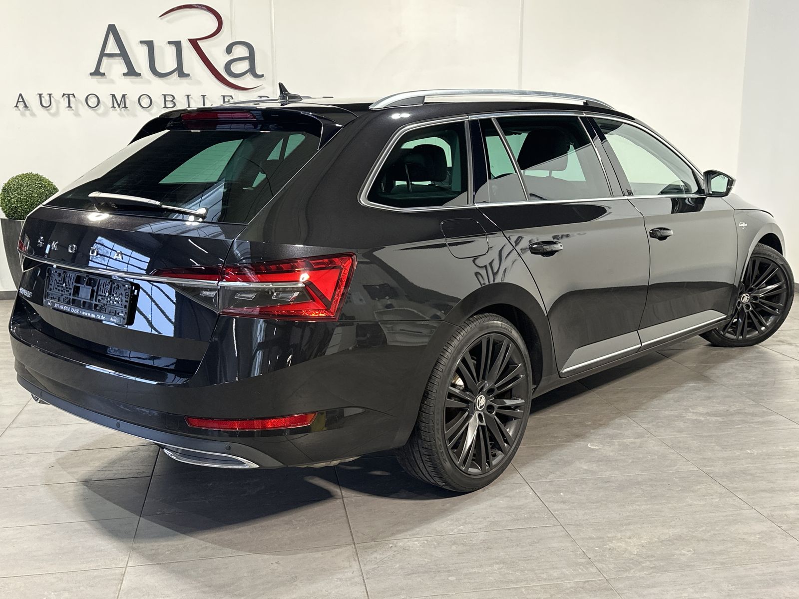 Fahrzeugabbildung SKODA Superb Combi 2.0 TSI DSG L&K NAV+LED+KAM+19ZO+VC