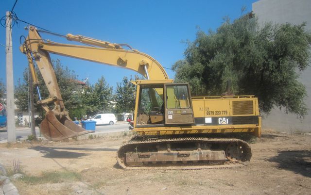 CAT 235C