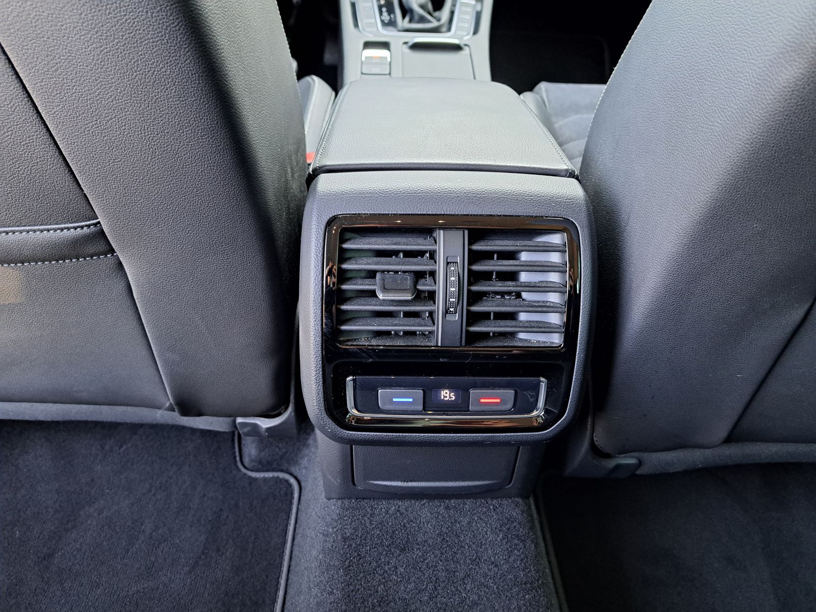 Fahrzeugabbildung Volkswagen Passat 2.0 TDI Elegance MATRIX AHK NAVI EL.HECKK