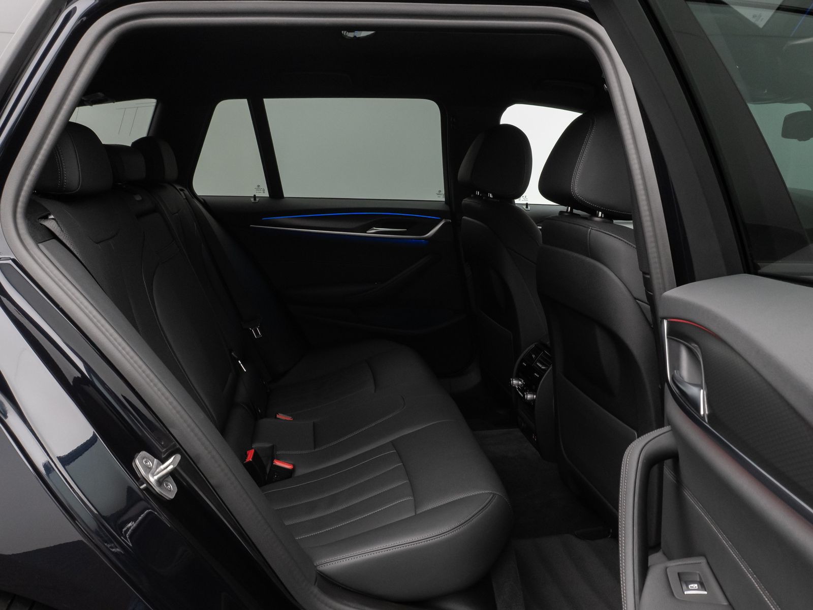 Fahrzeugabbildung BMW 530d xD M Sport Kamera Laser HUD DAB AHK Komfort