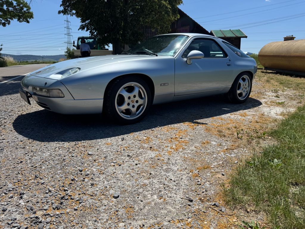 Porsche 928