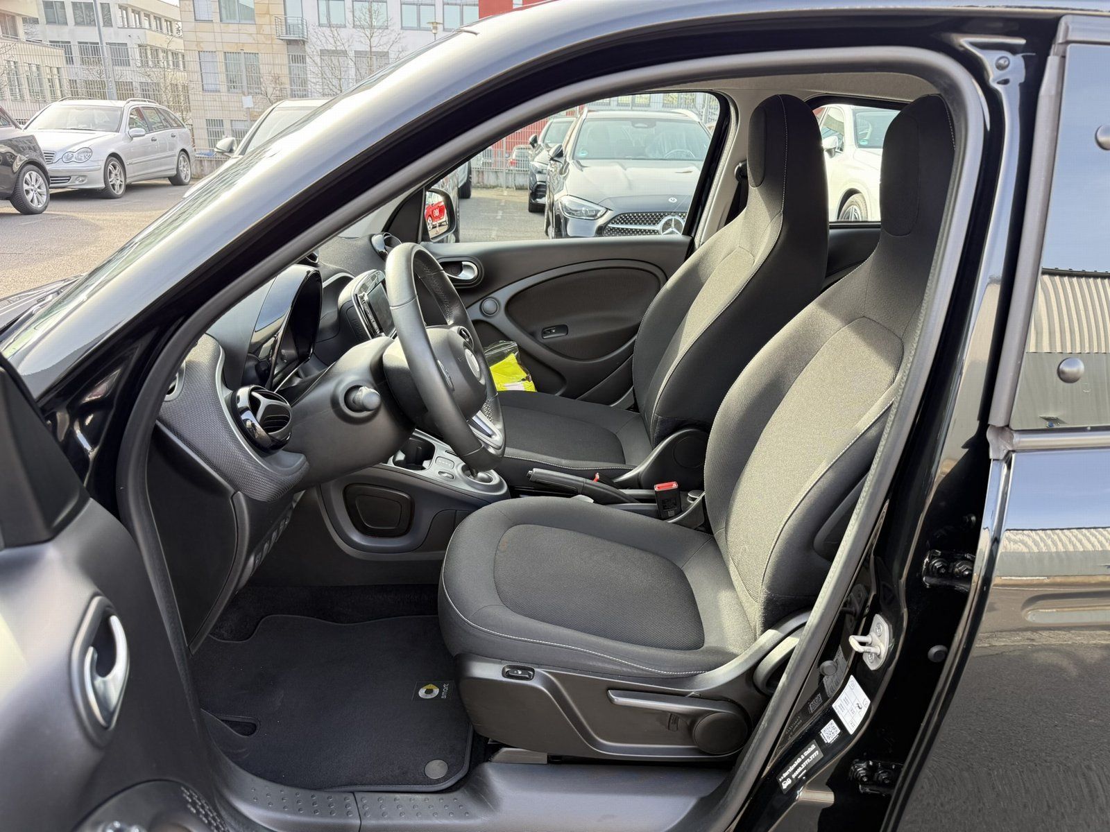 Fahrzeugabbildung Smart forfour*AUTOMATIK*NAVI*PDC*SITZHEIZUNG*