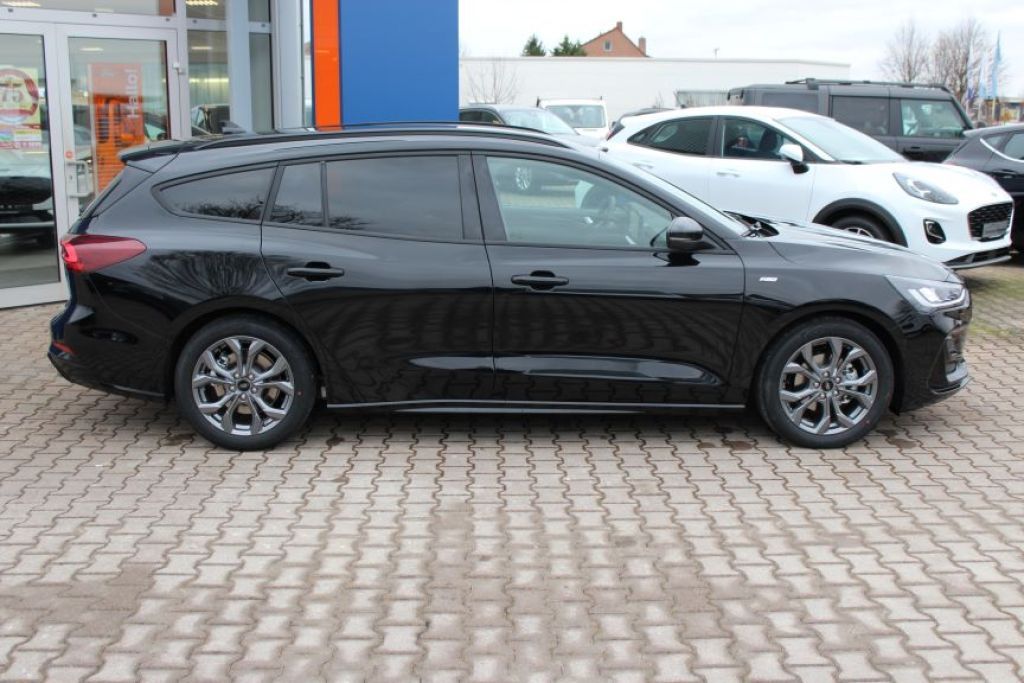 Fahrzeugabbildung Ford Focus Turnier Hybrid ST-LINE