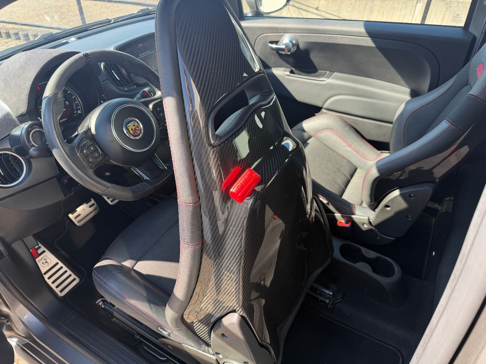 Fahrzeugabbildung Fiat Abarth 695Competizione/CARBON-SITZE/CARBON/BEATS