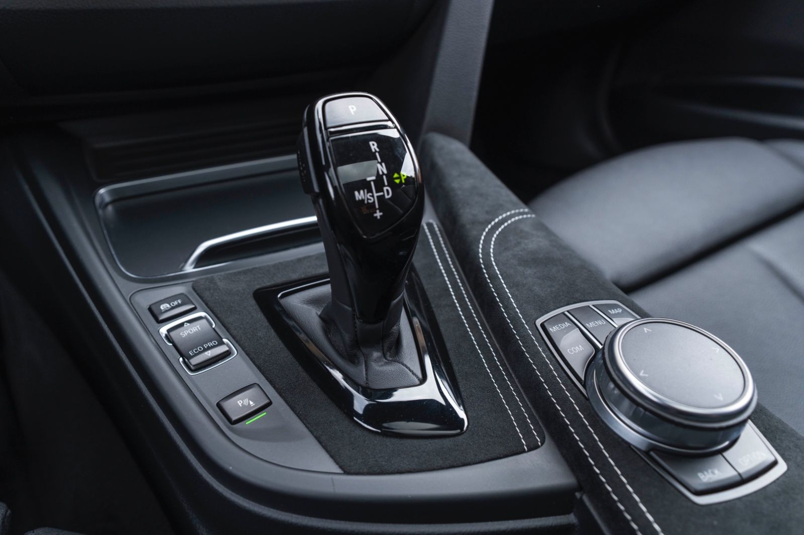 Fahrzeugabbildung BMW 340i M-Performance H&K TOTW LED CARPLAY KAM PDC