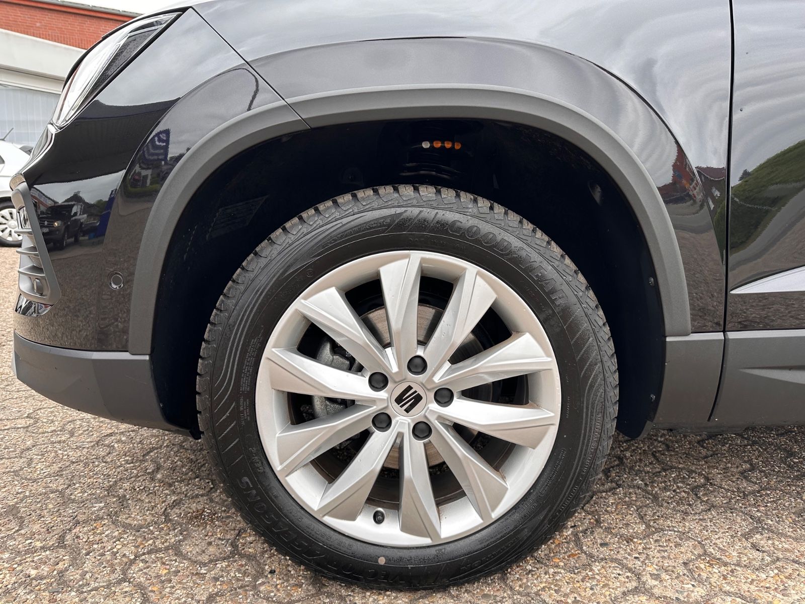 Fahrzeugabbildung SEAT Ateca 1.5 TSI Style DSG AHK/Navi/ACC/LED/SHZ/APP