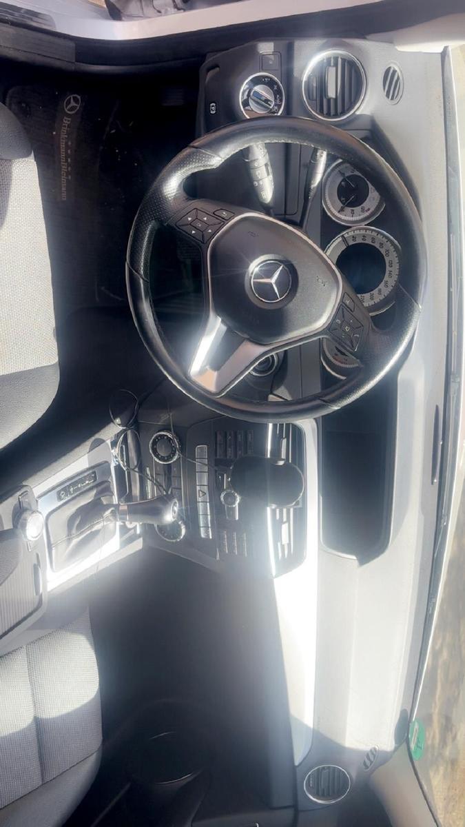 Mercedes-Benz C180 2011 — photo 8