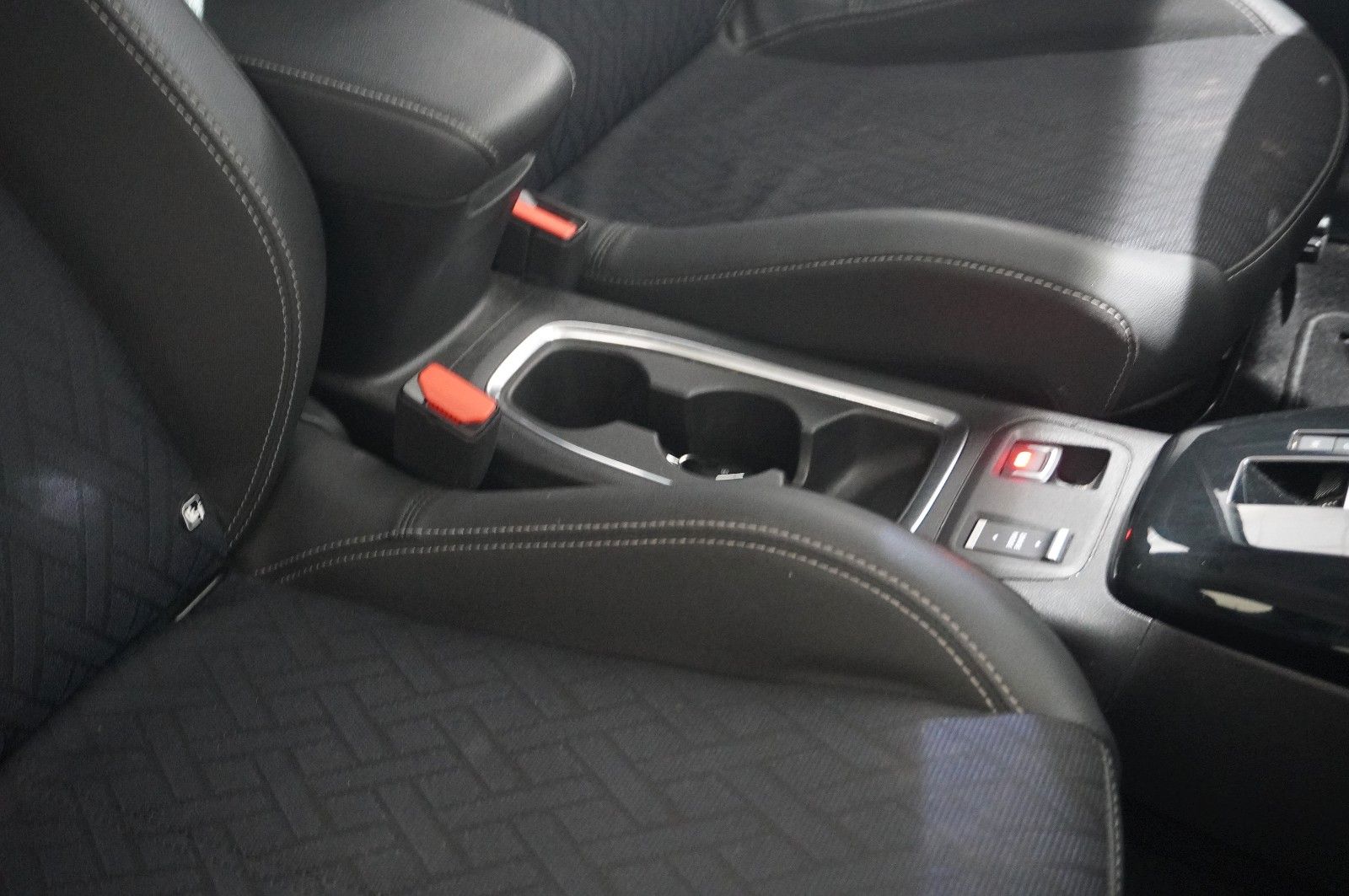 Fahrzeugabbildung Opel Corsa F 1.2T ELEGANCE NAVI/LED/VIRT/KAMERA/SPORT