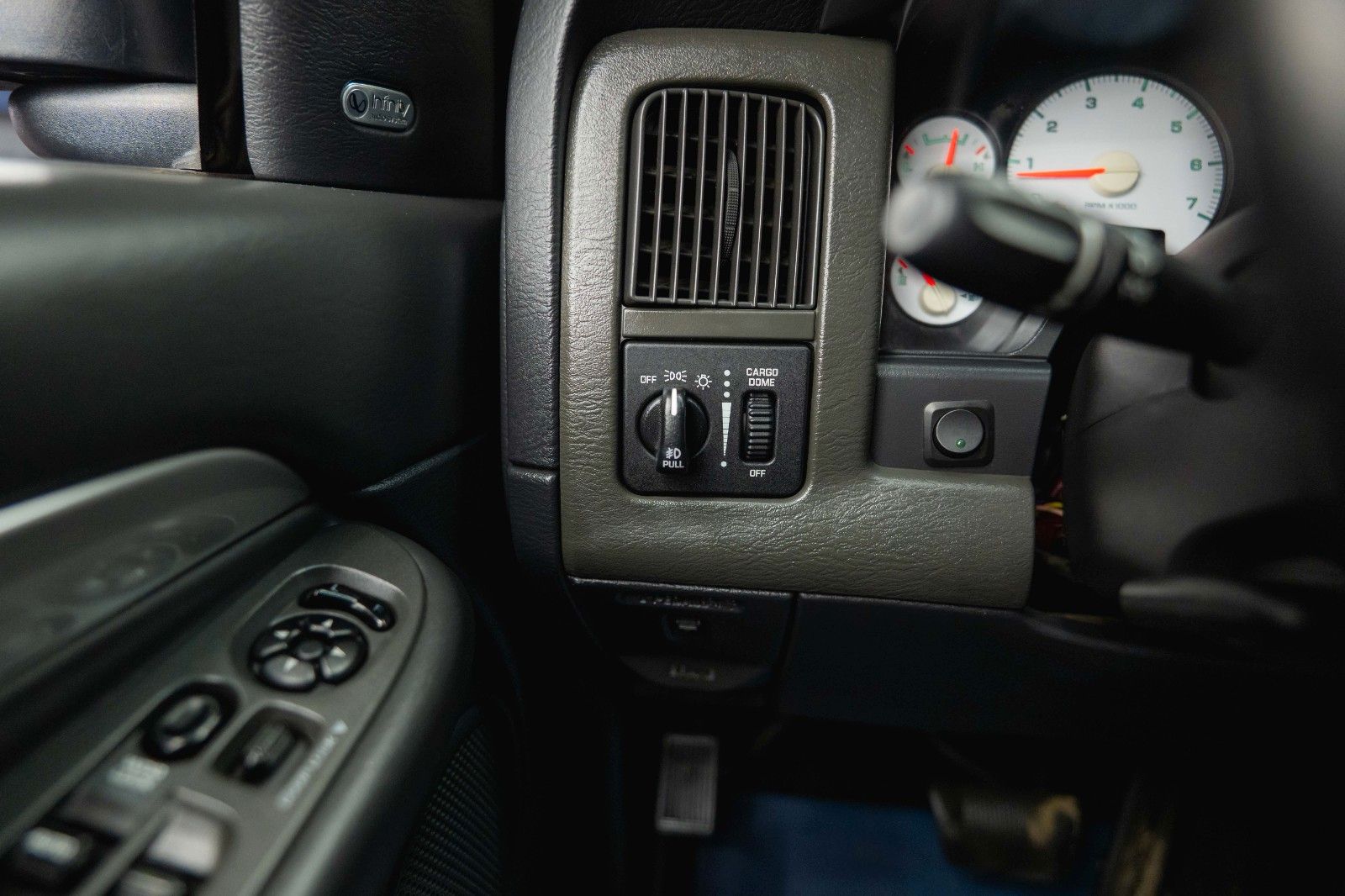 Fahrzeugabbildung Dodge RAM 5.7 V8 HEMI 4x4 OFFROAD MONSTERTRUCK LONGBED