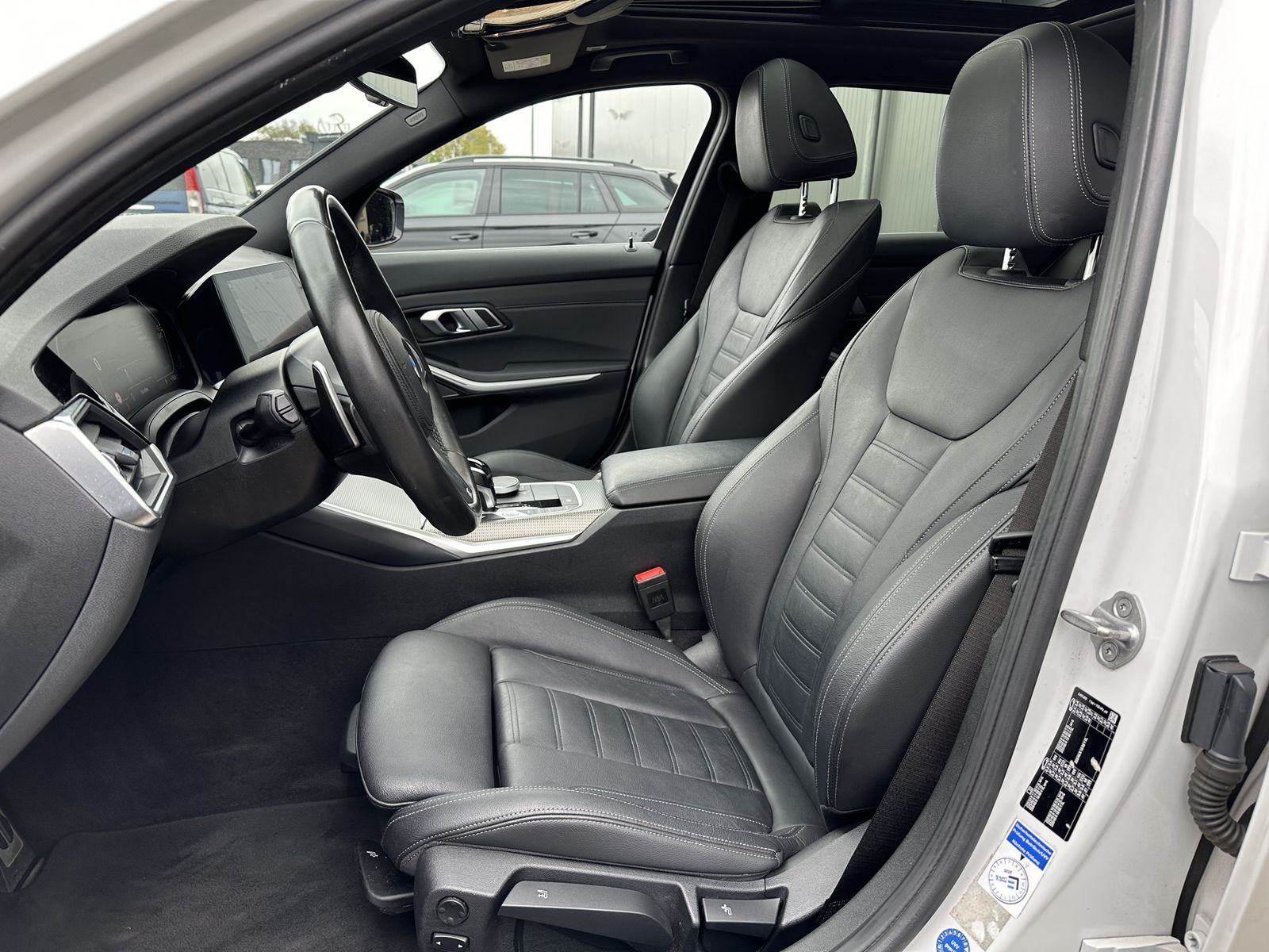 Fahrzeugabbildung BMW 320d Touring M-Sport NAV+LED+PANO+H&K+ACC+360°