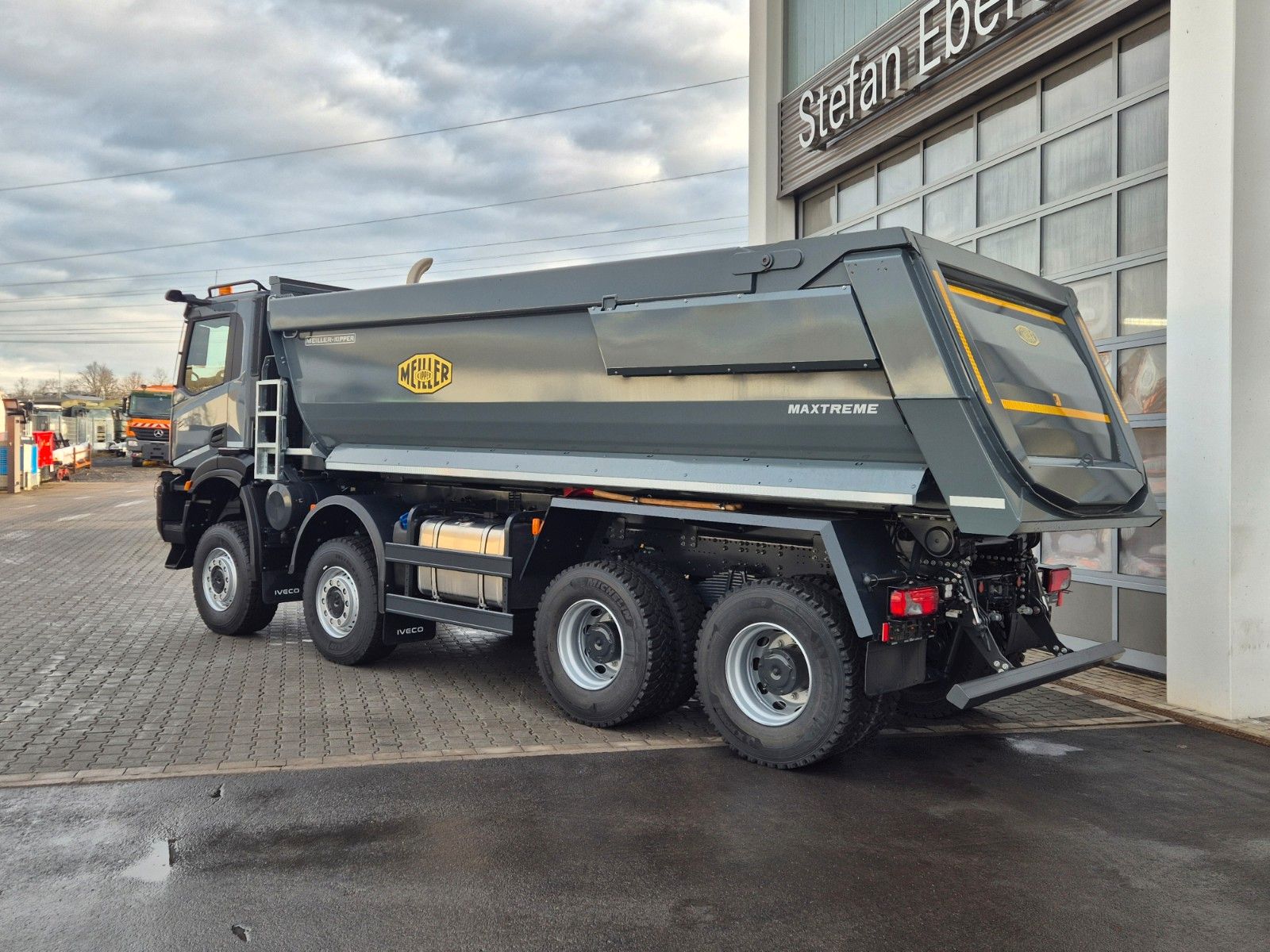 Fahrzeugabbildung Iveco AD410T46W 8x8 Hinterkipper Hydr. Klappe