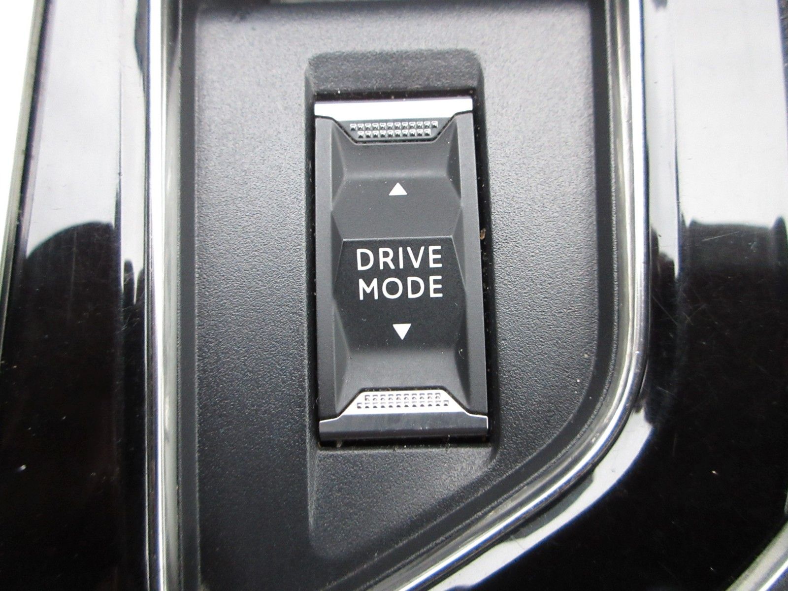 Fahrzeugabbildung Peugeot 5008 Allure Pack 1.5D LED/NAVI/AHK/PDC/R´CAM