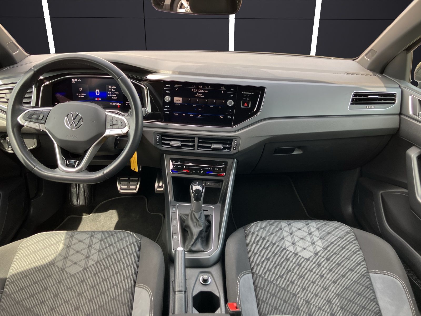 Fahrzeugabbildung Volkswagen Polo TSI R-line DSG Matrix AID RFK SH LM