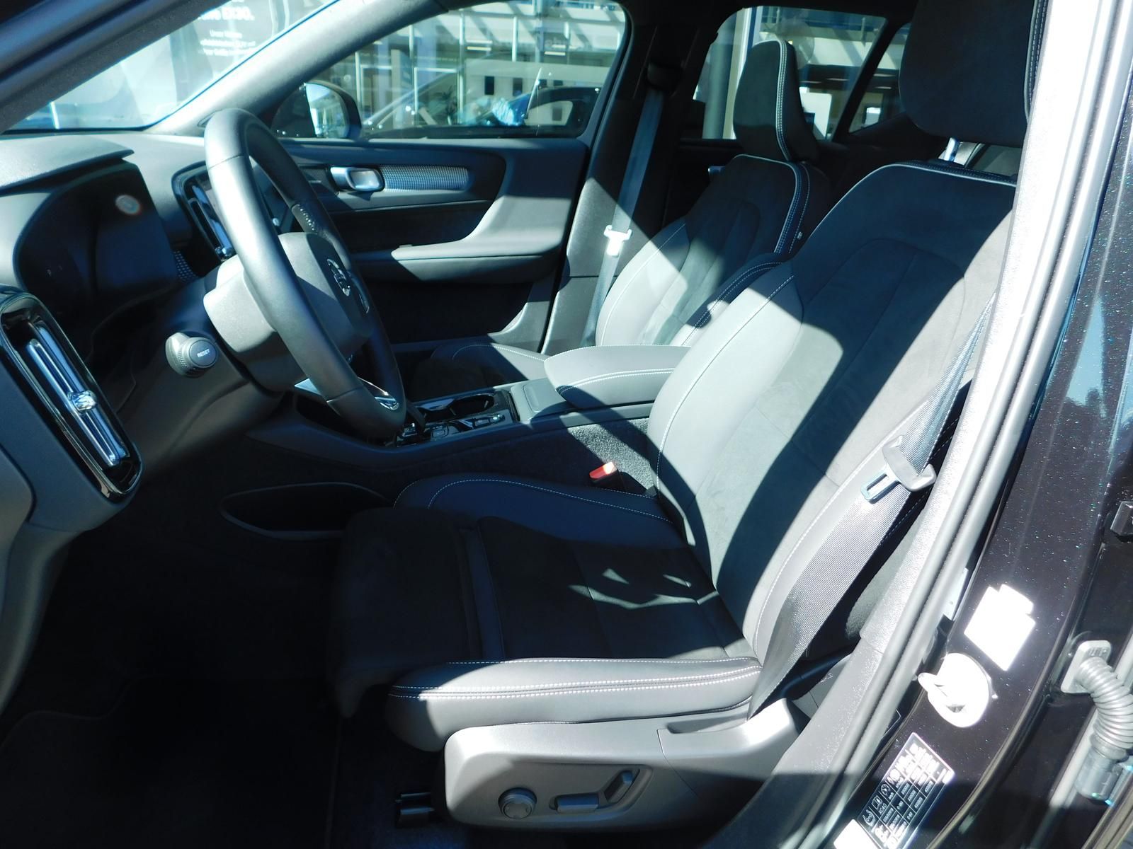 Fahrzeugabbildung Volvo XC40 B3 Plus Dark