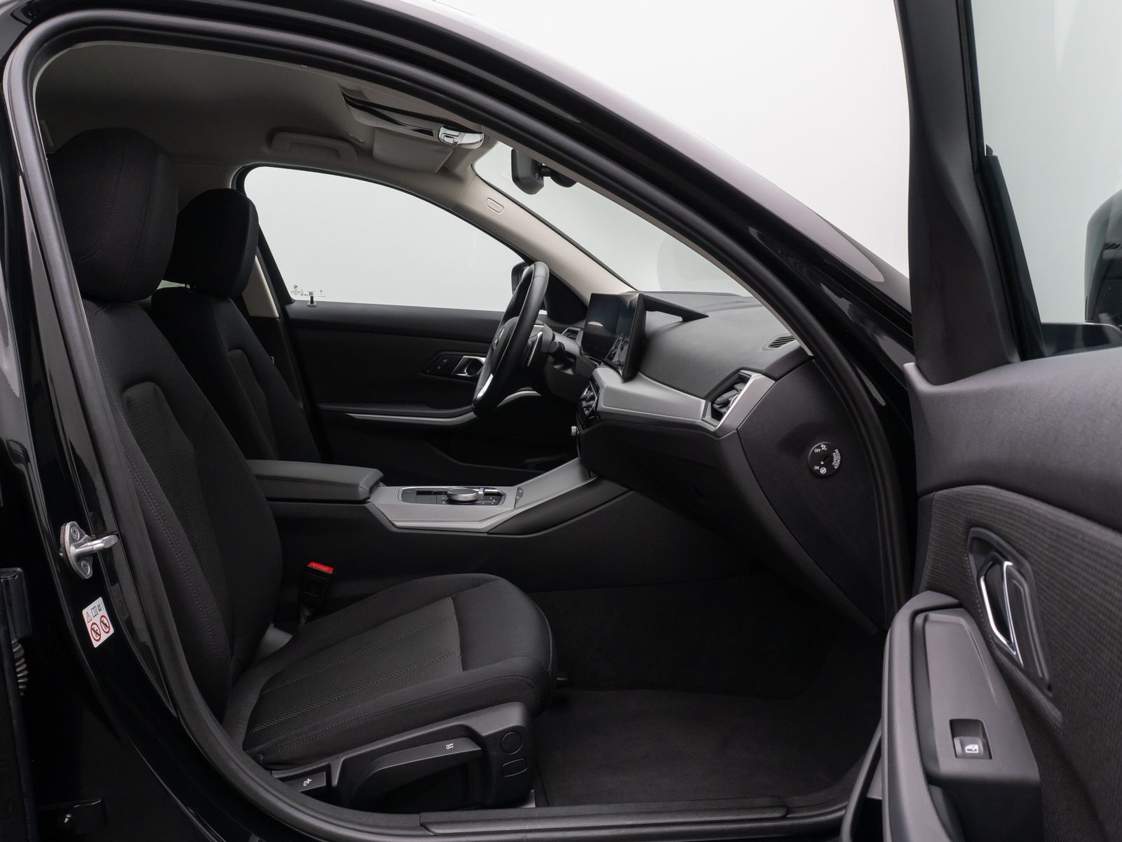 Fahrzeugabbildung BMW 320d CockpitPro PDC GeschwindigReg DAB Sitzhzng