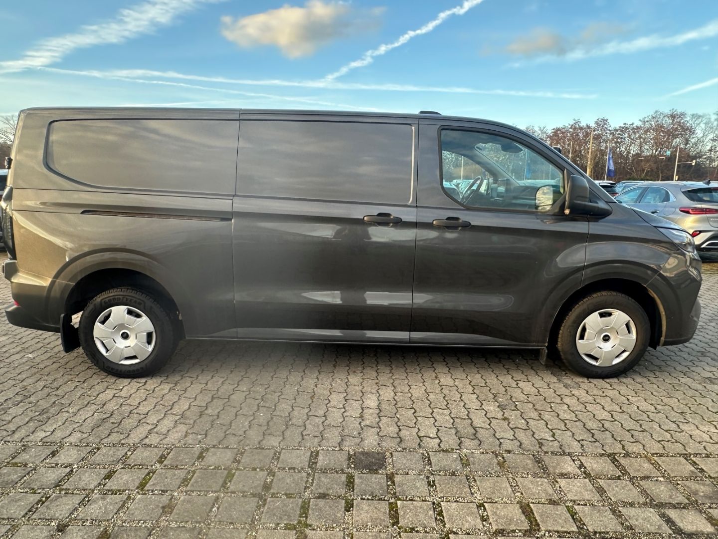 Fahrzeugabbildung Ford Transit Custom Kasten 320 L2 Trend FWD 2.0 DAB