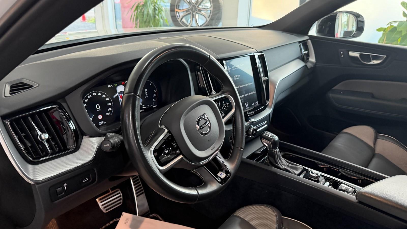 Volvo XC60 D4 R Design 2WD