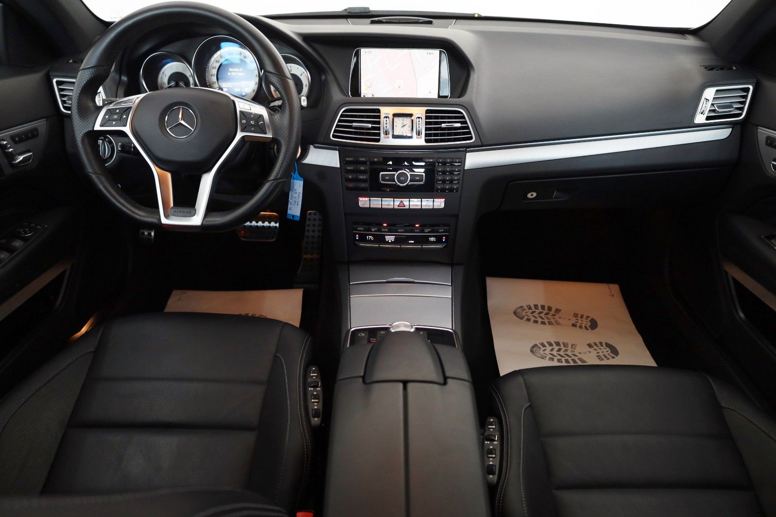 Fahrzeugabbildung Mercedes-Benz E 350d Coupe AMG Line Leder,Navi,LED,Kamera,SH