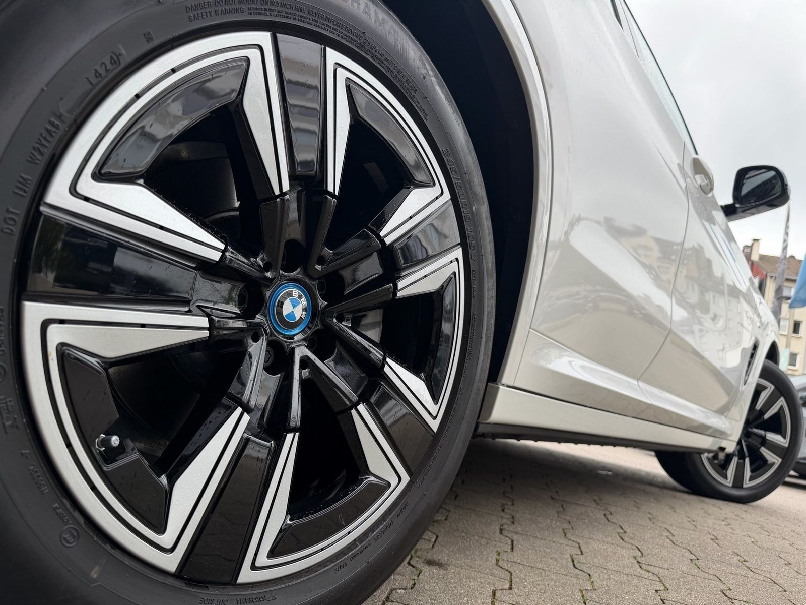 BMW iX3 M Sport DA Prof PA AdapLED Shz Pano 19" LMR foto 4