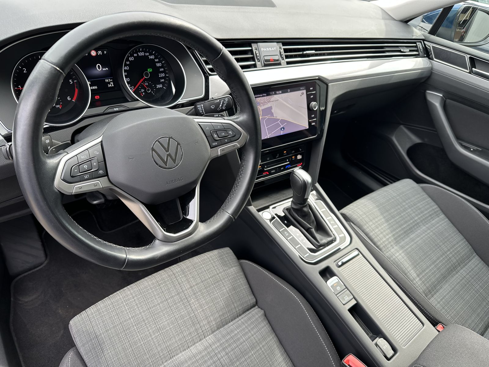 Fahrzeugabbildung Volkswagen Passat Variant 2.0 TDI DSG Business NAV+LED+ACC