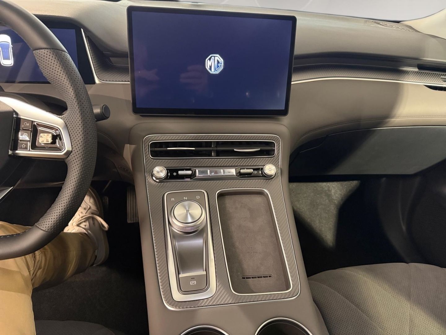 MG S6 EV