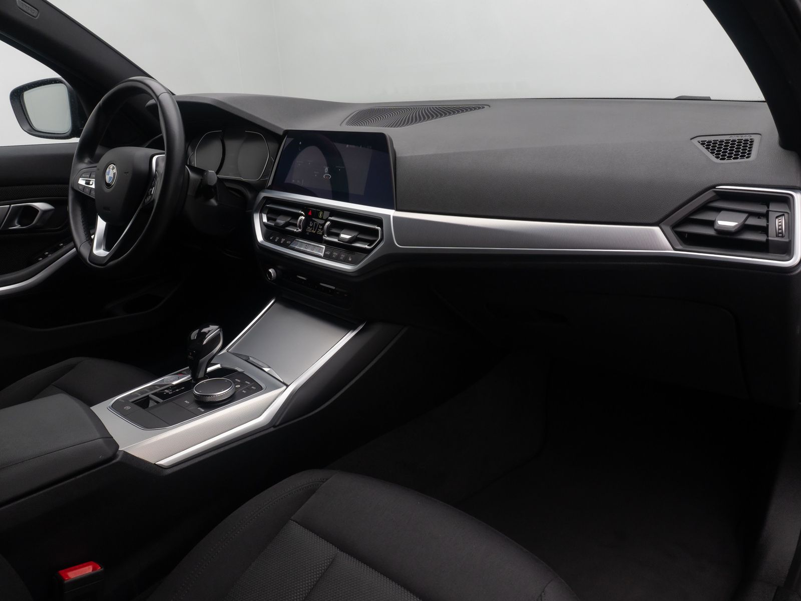 Fahrzeugabbildung BMW 318i CockpitPlus DAB GeschwindigReg Alarm HiFi