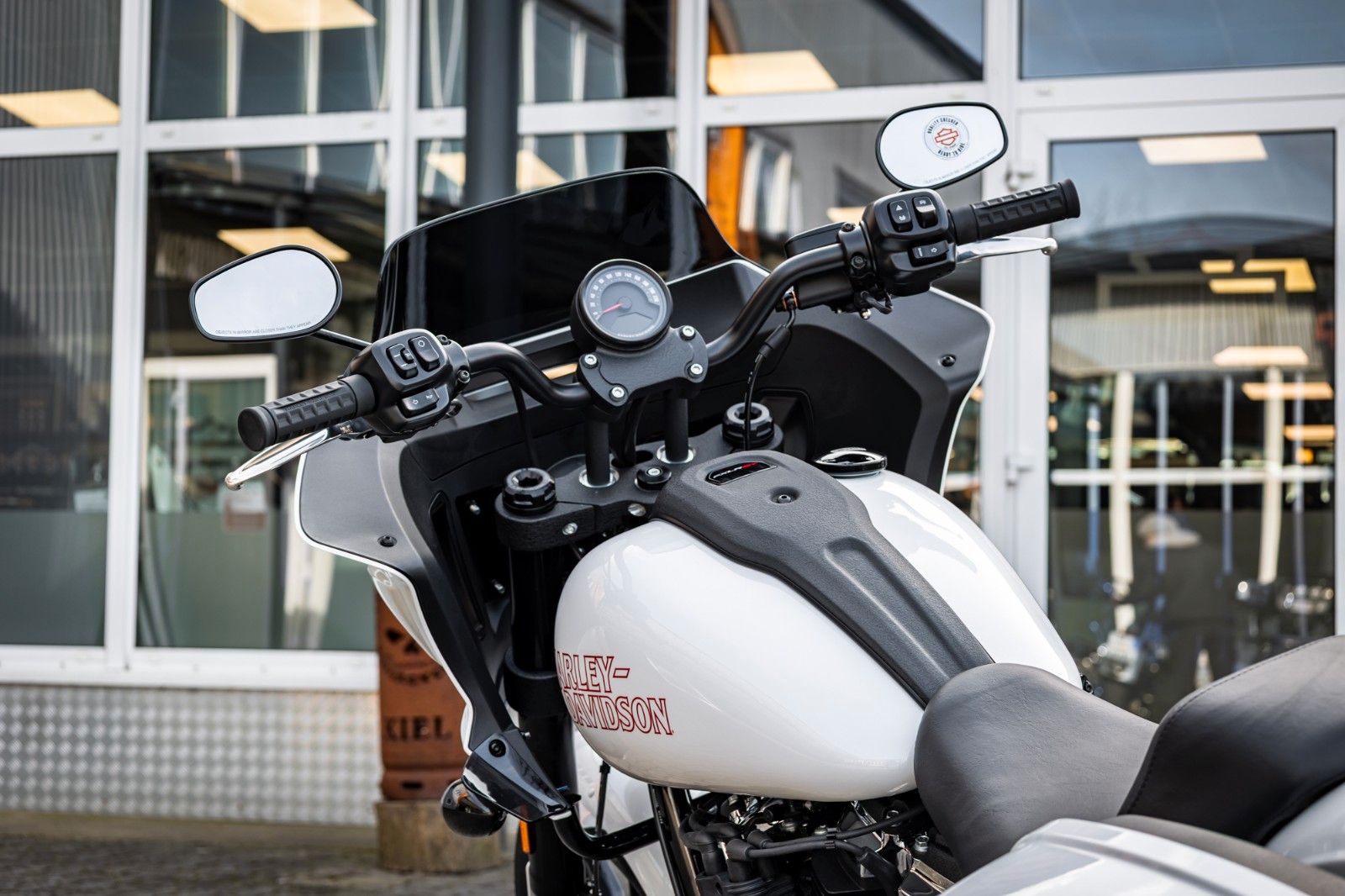 Fahrzeugabbildung Harley-Davidson FXLRST LOW RIDER ST 117 MY26