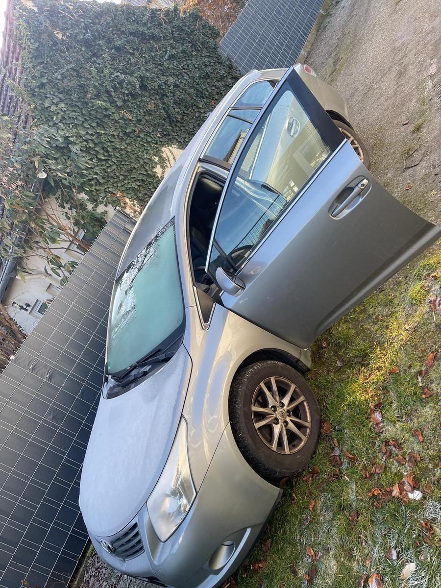 Toyota Avensis 2010 — photo 6
