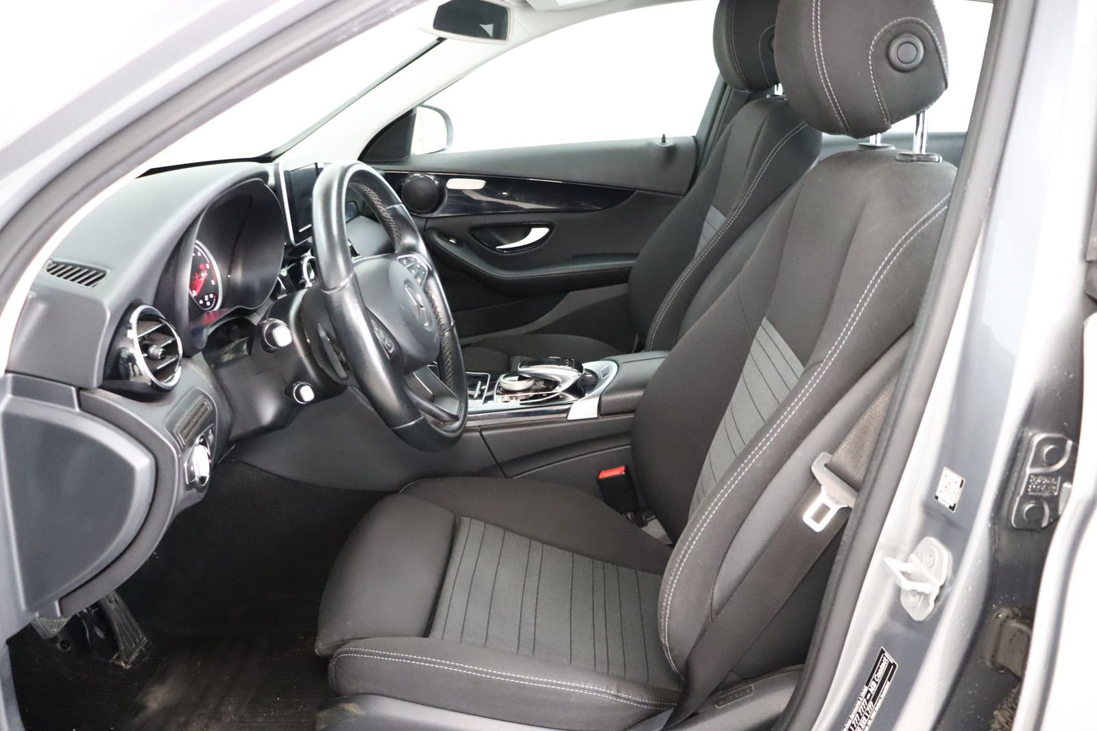 Fahrzeugabbildung Mercedes-Benz C 180 d * LED * SHZ